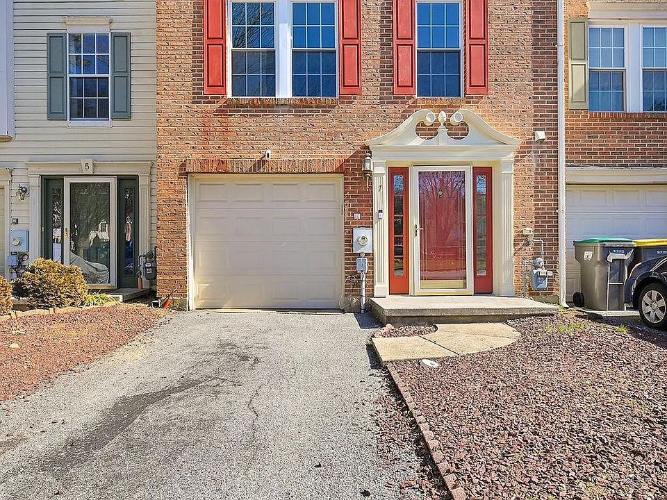 1st image of 7 Wisteria Dr