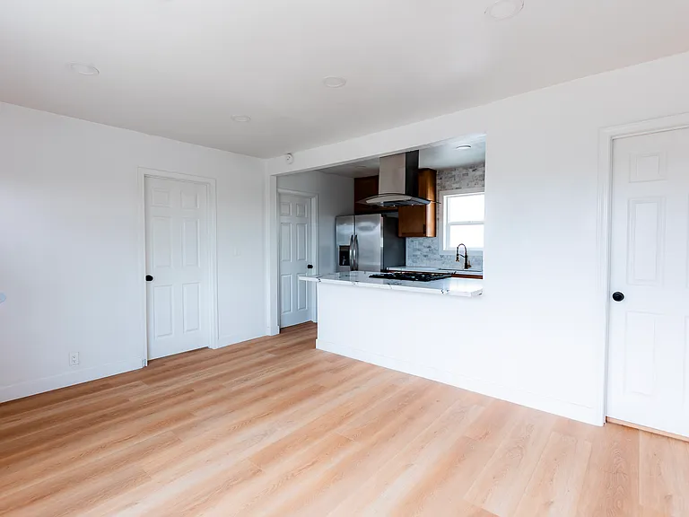 784 E Walton St #B — Photo 8