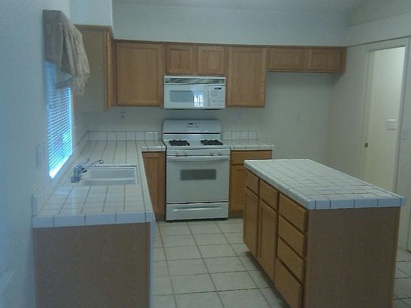 3rd image of 9004 Four Seasons Dr