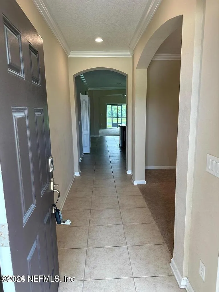 3 bed, 2.0 bath, 2064 sqft, $2,350 — Photo 2