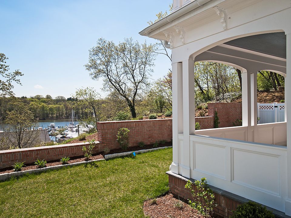 Covered Porch - Harbor Lights