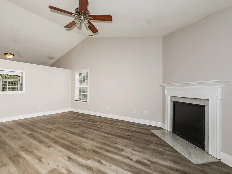10207 Carmine Dr — Photo 7