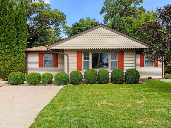 4817 W Roseland Ln, Peoria, IL 61604