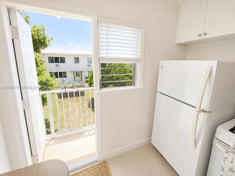 7407 Byron Ave #3 — Photo 29