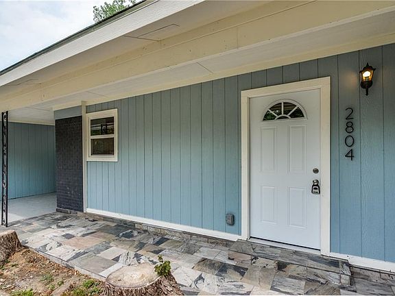 3rd image of 2804 Cecil Dr