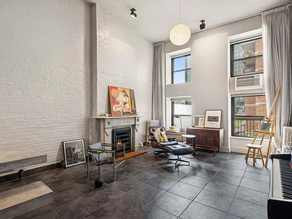 455 W 43rd St APT 5A, Manhattan, NY 10036