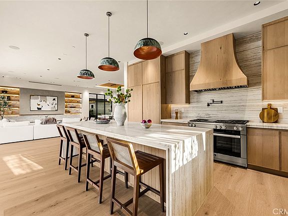 3rd image of 12247 Addison St