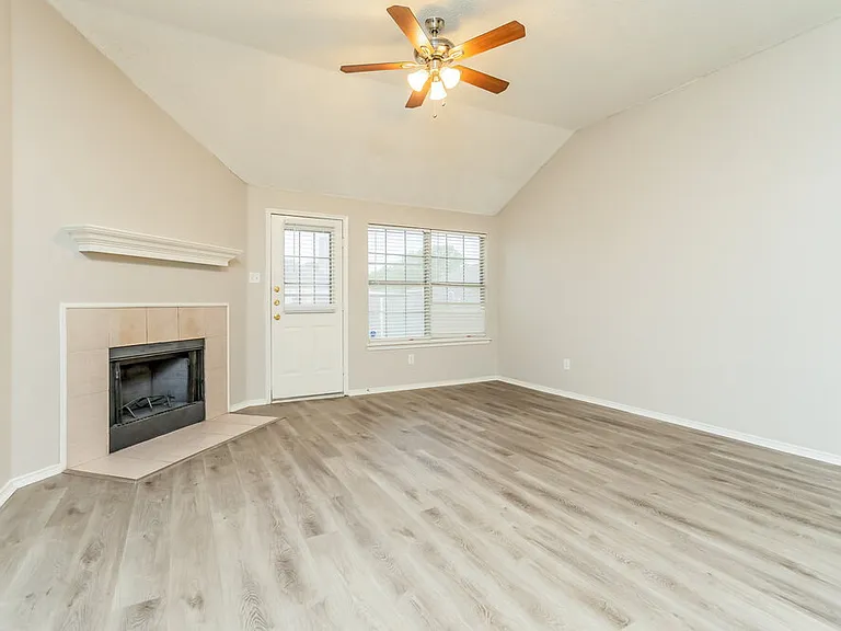 813 Edgehill Rd — Photo 3