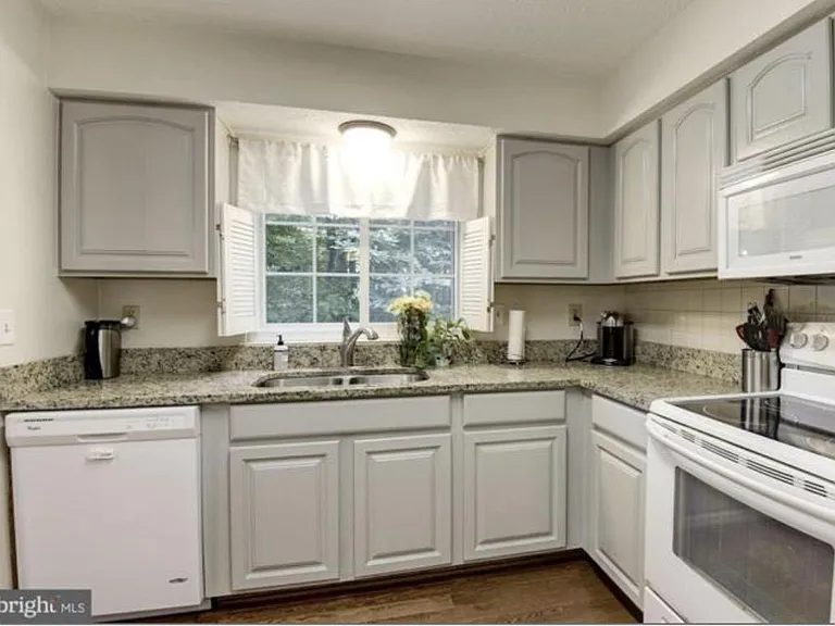 6 Dumfries Ct — Photo 3