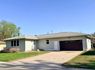 1012 E 4th St, Storm Lake, IA 50588