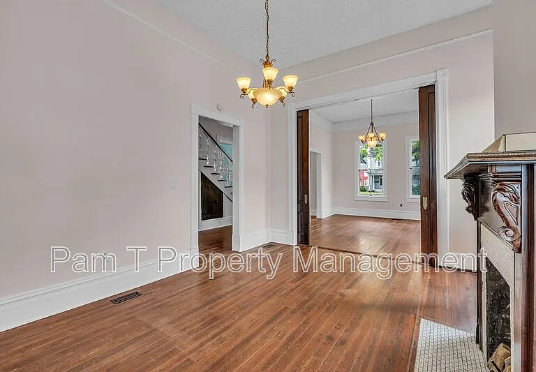 201 W 37th St #MAIN HOUSE — Photo 11