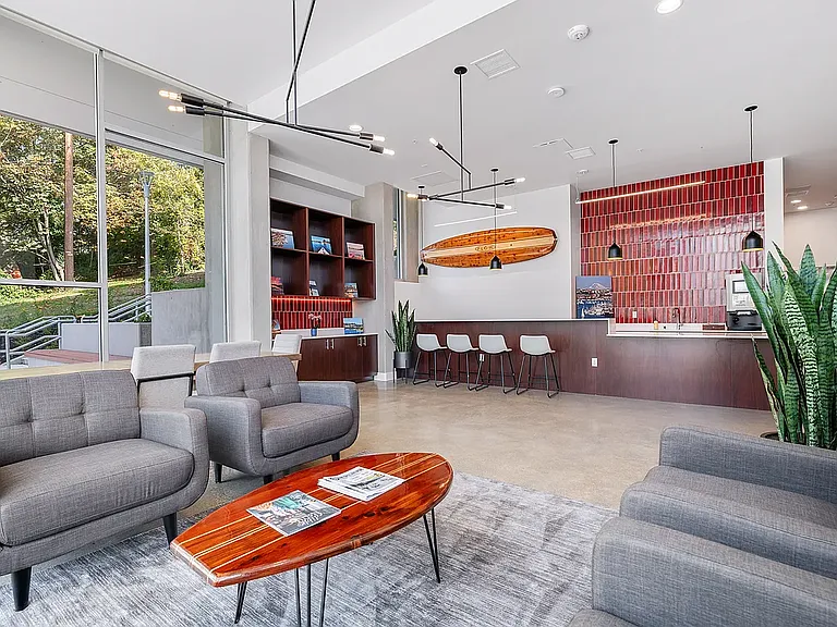 Flow Eastlake Apartments — Photo 20