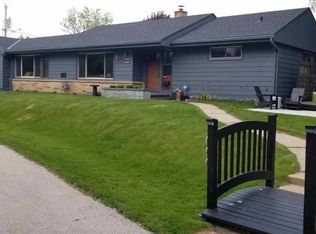 1099 W La Salle Ave, Glendale, WI 53209