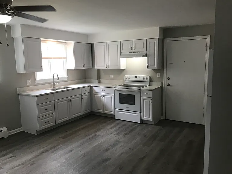 State Street Apartment — Photo 6