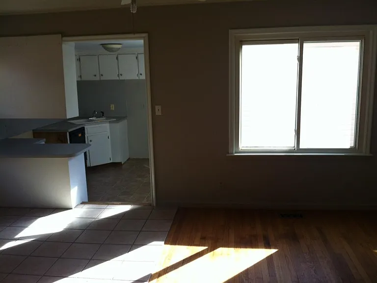 2445 S Sandusky Ave — Photo 6