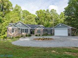 36 Kamps Ln, Kilmarnock, VA 22482