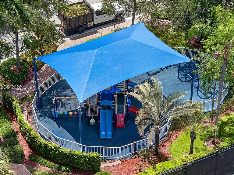 3600 Mystic Pointe Dr #310 — Photo 48