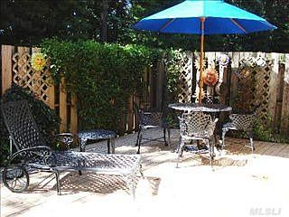2nd image of 6 Villas Cir