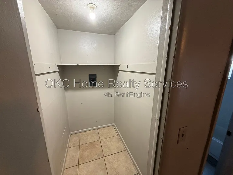 2108 SW 51st St #3 — Photo 5