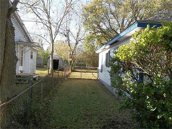 2nd image of 503 Wisteria St