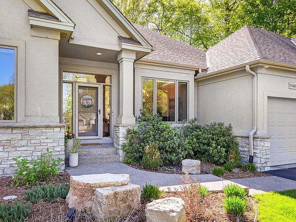 2nd image of 27865 Brynmawr Pl