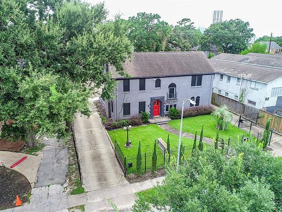 2nd image of 2424 Southmore Blvd