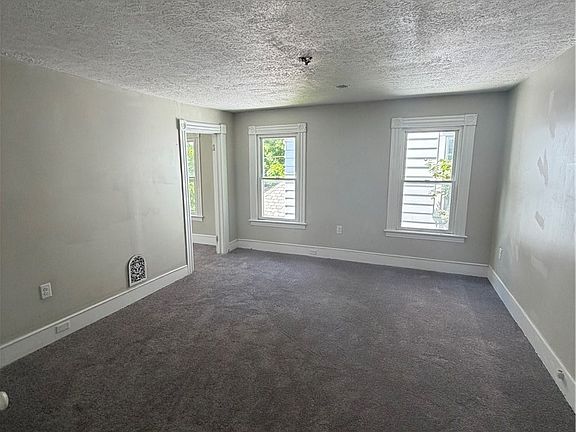 4th image of 454 Riverside Ave APT B