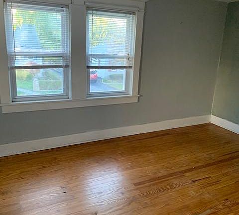 3rd image of 233 Marion St