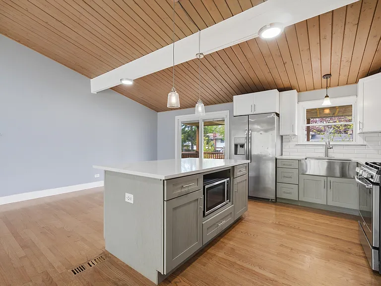 166 W Bradley St — Photo 12