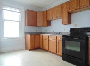 30 Cranston Ave #2B, Newport, RI 02840