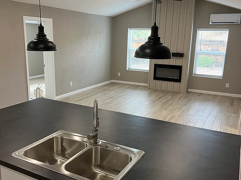 51 S Mariposa Dr — Photo 9