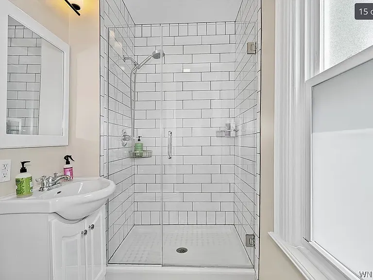 Primary Bedroom en suite Bathroom