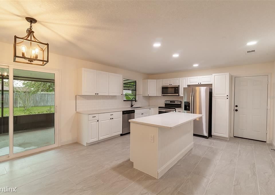 1st image of 2526R Victory Palm Dr