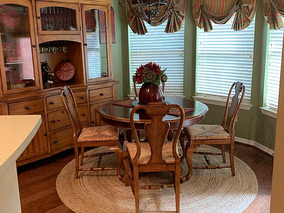 4th image of 808 Shady Meadow Dr