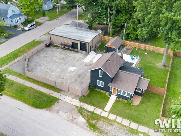 106 Lagrange St, Dowagiac, MI 49047