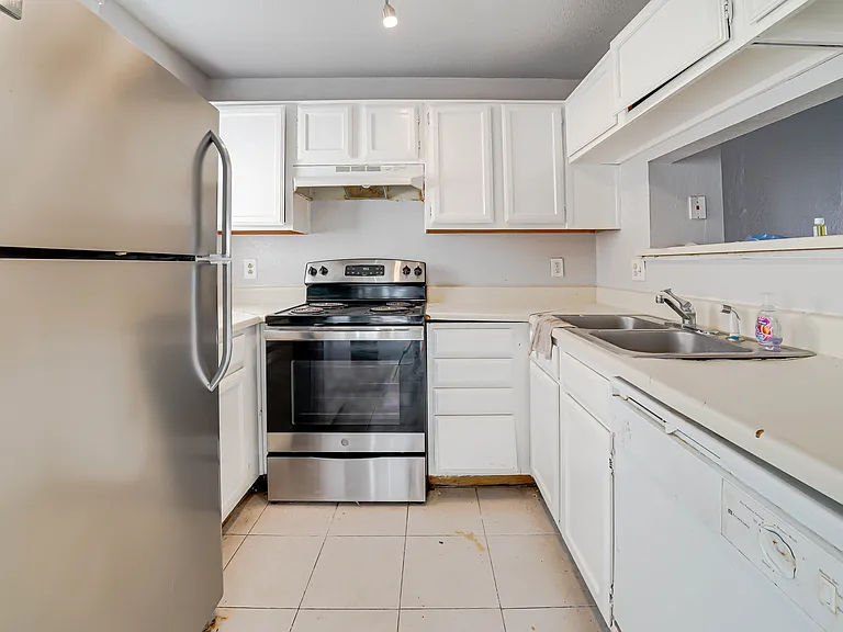 633 Carriagehouse Ln #I3 — Photo 6
