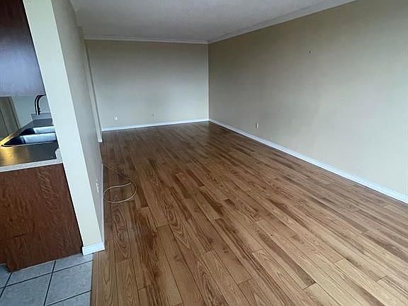 5th image of 150 Park St W
