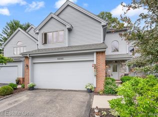 6595 Scenic Pines Ct, Clarkston, MI 48346
