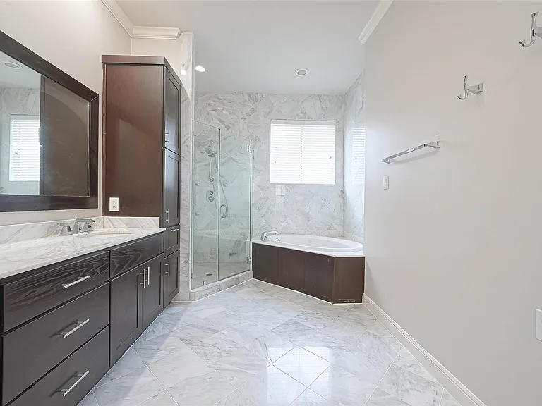 1739 Oakdale St — Photo 34