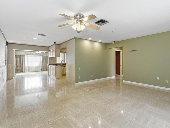 3rd image of 8408 Annwood Rd