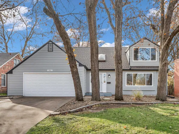 2011 SW 29th Ter, Topeka, KS 66611