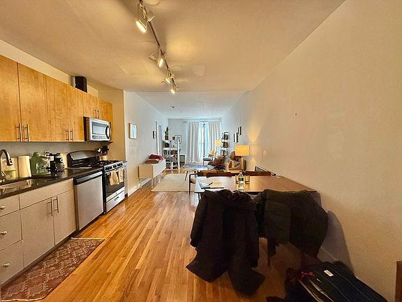 3rd image of 101 Jefferson Ave #2L