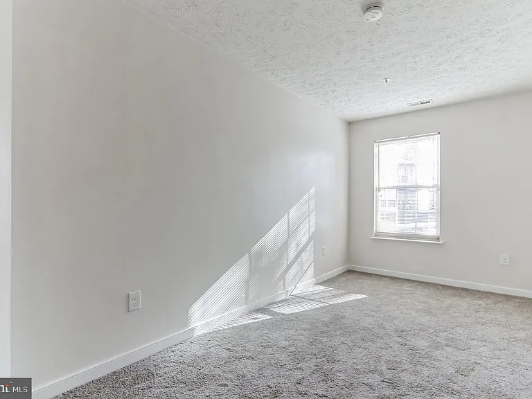 2405 Forest Edge Ct #103 — Photo 32