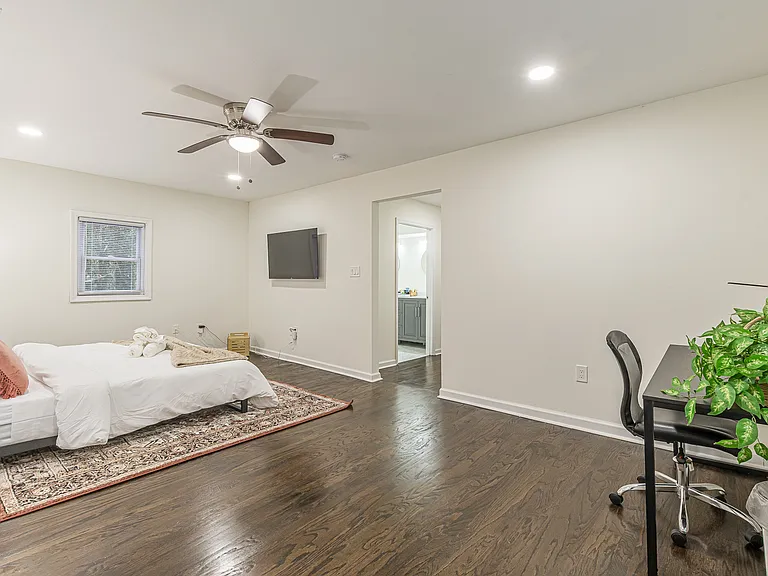 1215 Anchor Ter SW — Photo 32