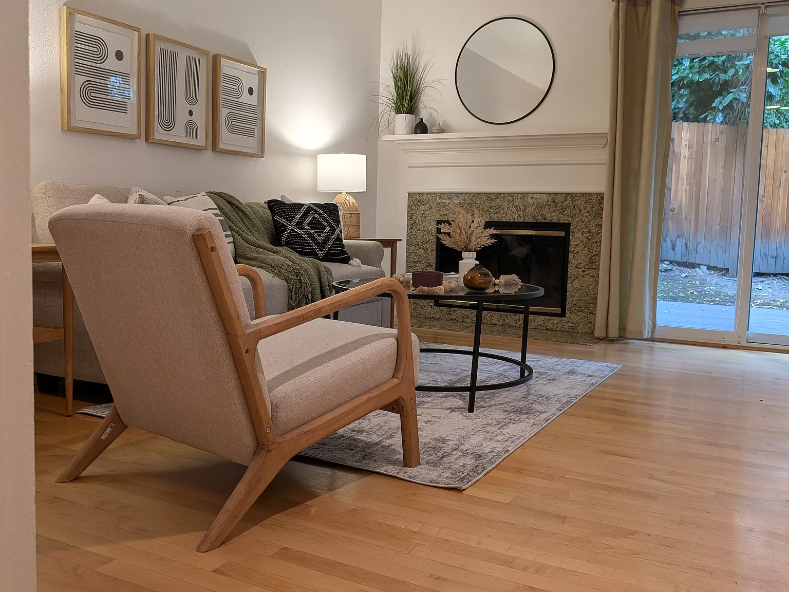 2 bed, 605 sqft, $2,300 — Photo 3