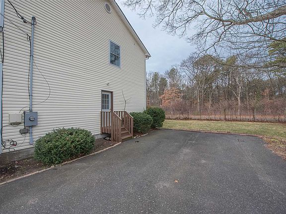 3rd image of 9 Miller Ct