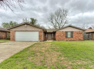 8933 Rambling Rd, Oklahoma City, OK 73132