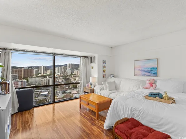 1750 Kalakaua Ave APT 1801, Honolulu, HI 96826