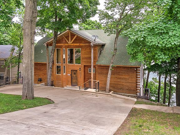 2nd image of 33820 Caroline Cir