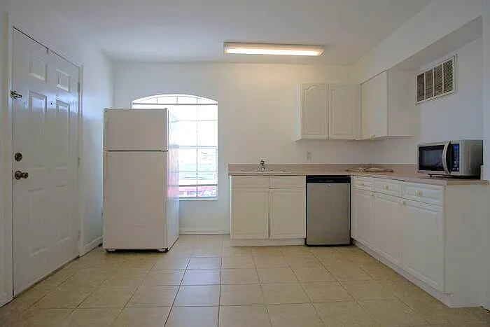 308 Australian Way #B — Photo 9
